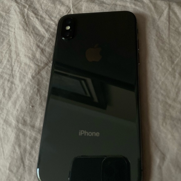 I phone x unlocked 64 - Picture 3 of 4